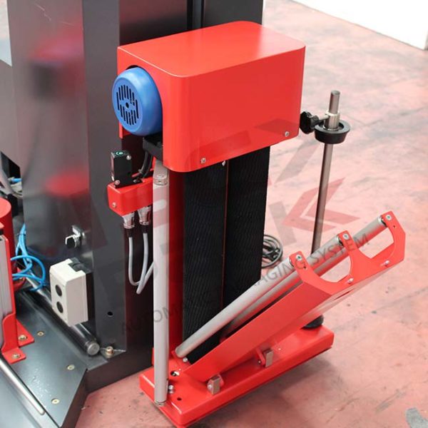 Reel loading system on motorized pre-stretch carriage