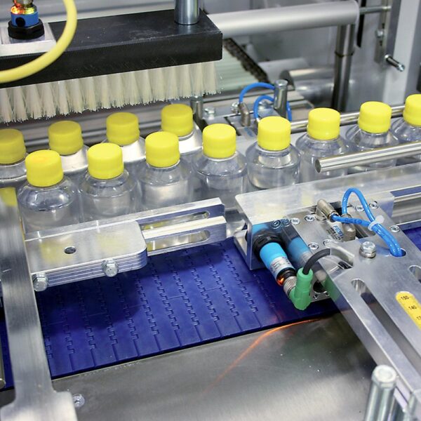 Applicazione su prodotto con fardellatrice semiautomatica