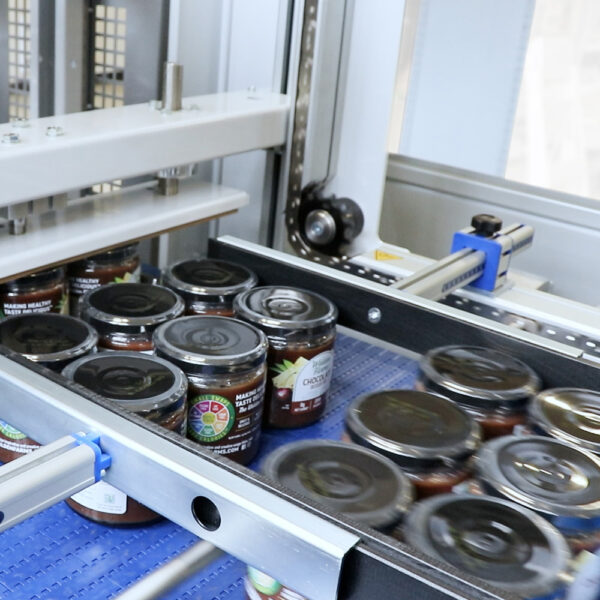 Fardellatrice automatica monoblocco con ingresso in linea e barra saldante