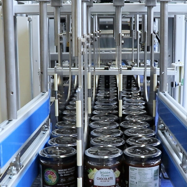 Fardellatrice automatica monoblocco con ingresso in linea e barra saldante
