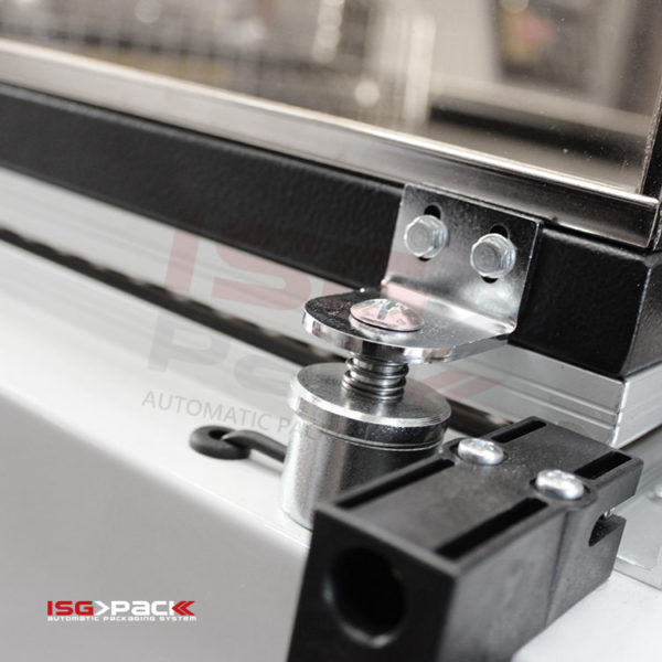 Packaging machine closing system